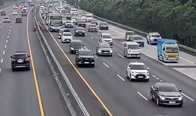 Kakorlantas Pantau Arus Balik, Contraflow Tol Japek Resmi Dihentikan